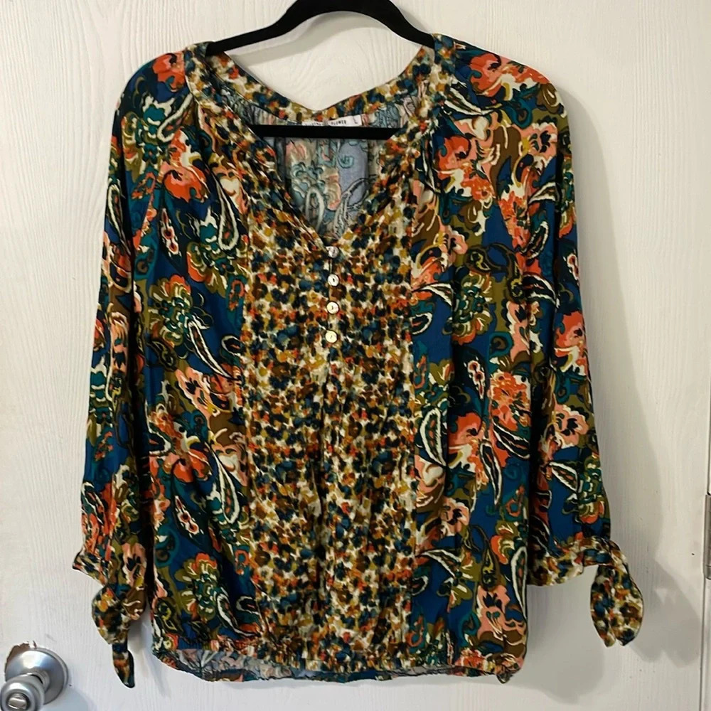 💰Figueroa & Flower colorful v neck stintch 3/4 sleeves shirt size large